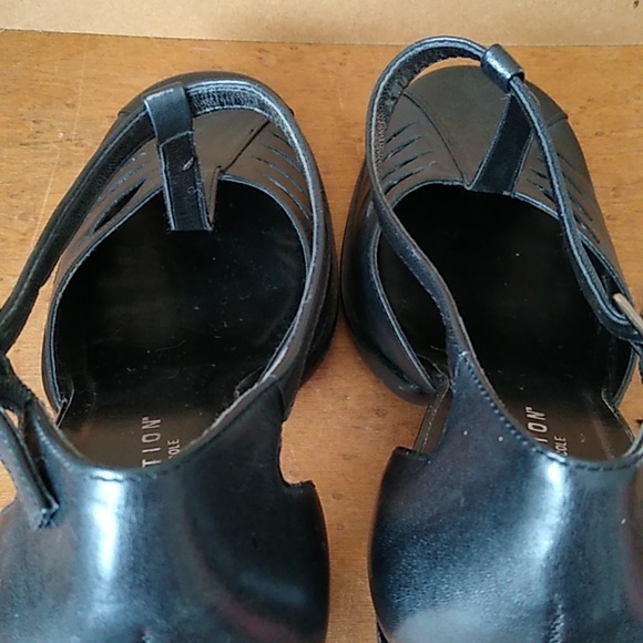 Reaction by Kenneth Cole Black Leather T-Straps 8.5 - Picture 8 of 12